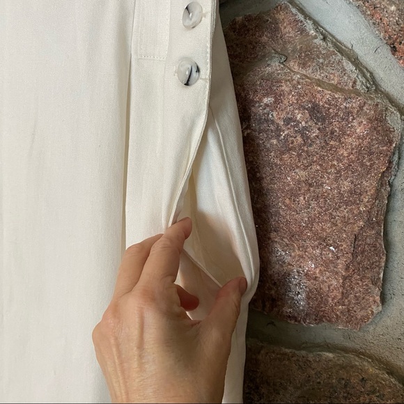 Beautiful off white vintage skirt. made in Canada. - Picture 5 of 6